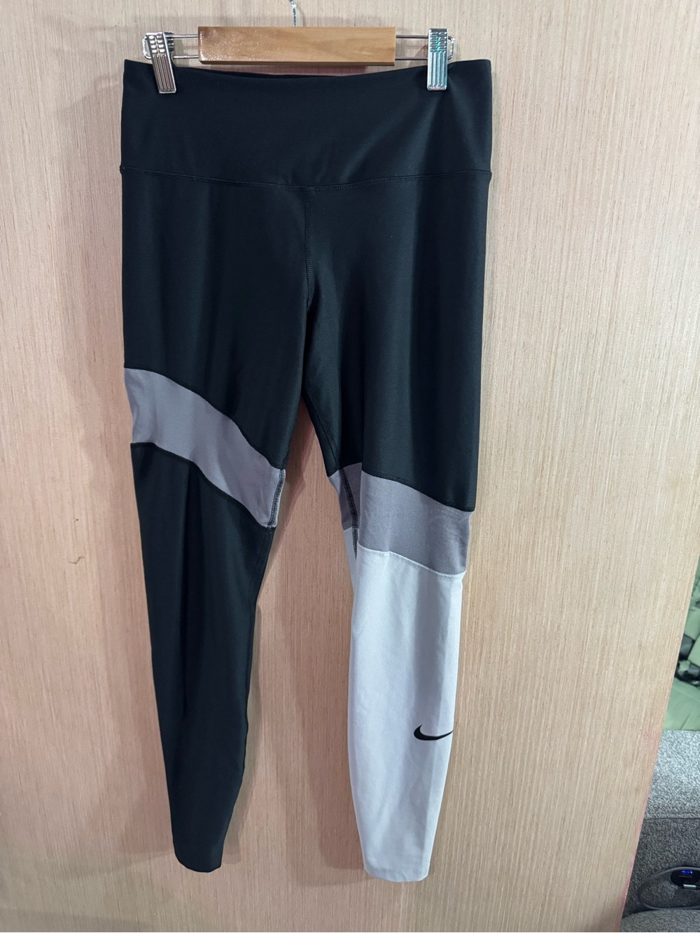 Women’s Nike Dri Fit Black and Gray Colorblock Leggings Size Small